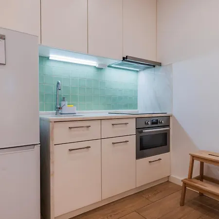 Cozy 2 Bedroom Retreat * 리스본