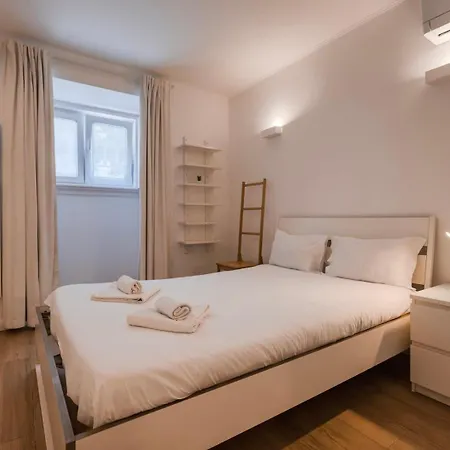 Cozy 2 Bedroom Retreat Apartment