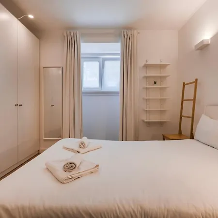 Cozy 2 Bedroom Retreat Apartment Lisbon