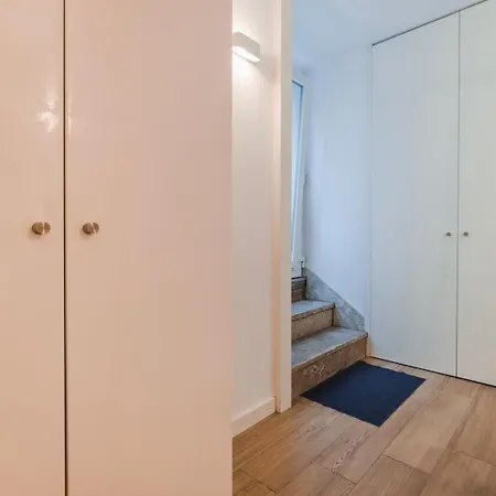Cozy 2 Bedroom Retreat Apartment *