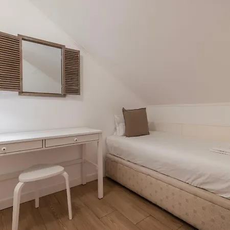 Cozy 2 Bedroom Retreat