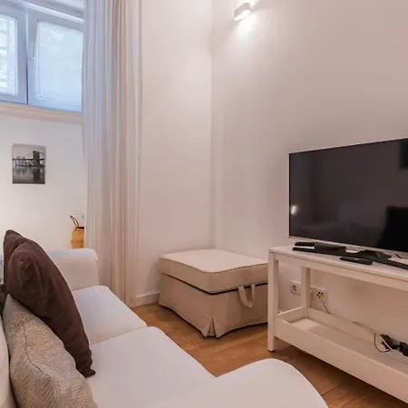 Cozy 2 Bedroom Retreat Apartment