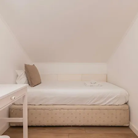 Cozy 2 Bedroom Retreat 리스본