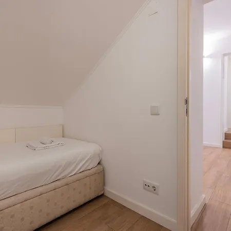 Cozy 2 Bedroom Retreat 리스본