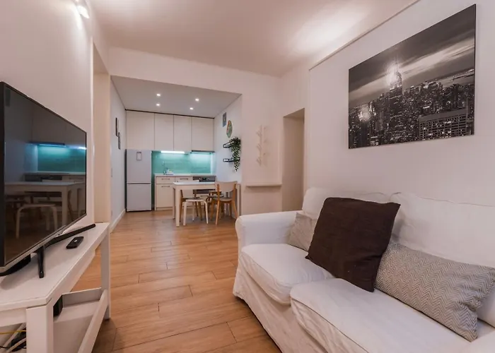 Cozy 2 Bedroom Retreat * ליסבון