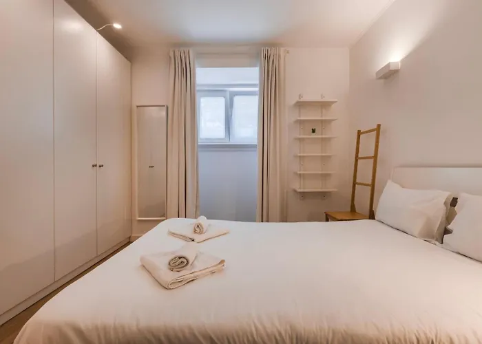 Cozy 2 Bedroom Retreat דירה ליסבון