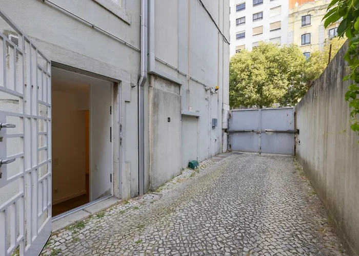 Cozy 2 Bedroom Retreat *