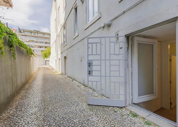 Cozy 2 Bedroom Retreat