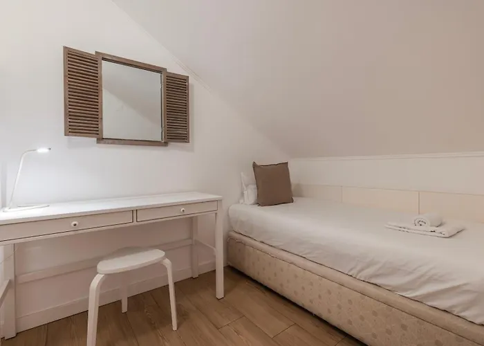 Cozy 2 Bedroom Retreat